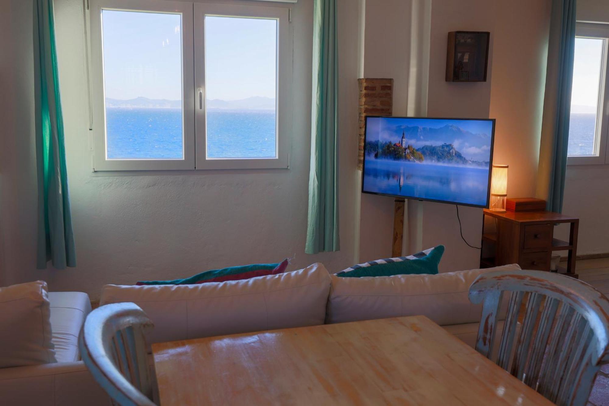Front Amazing Views Holiday home *